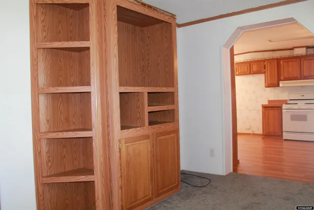 $380,000 | 387 South Missouri Road, Shoshoni, WY 82649