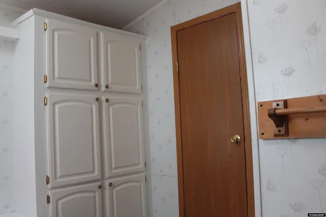 $380,000 | 387 South Missouri Road, Shoshoni, WY 82649