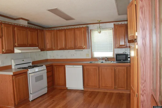 $380,000 | 387 South Missouri Road, Shoshoni, WY 82649