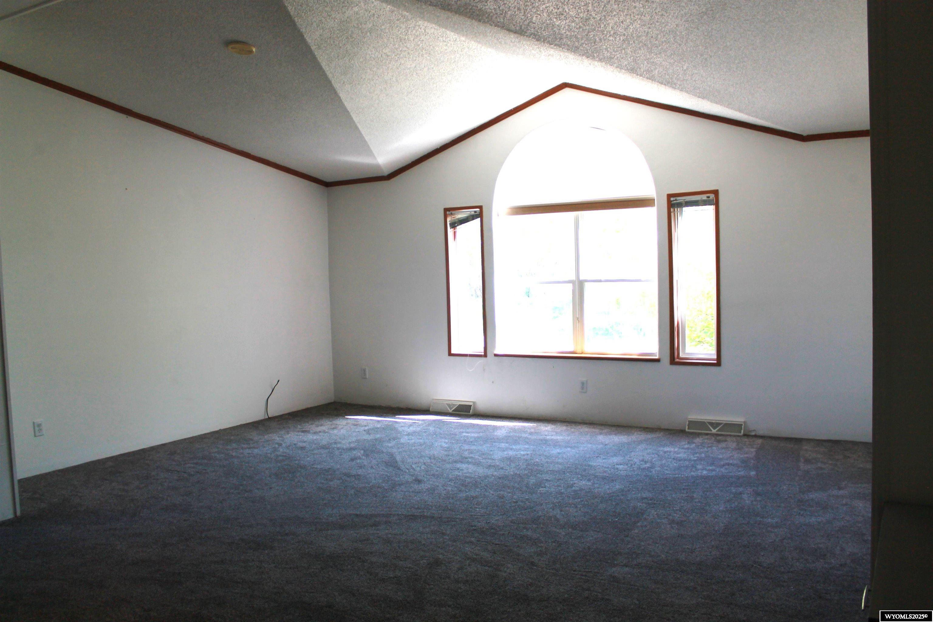 387 South Missouri Road Shoshoni, WY 82649 - Photo 7 of 47