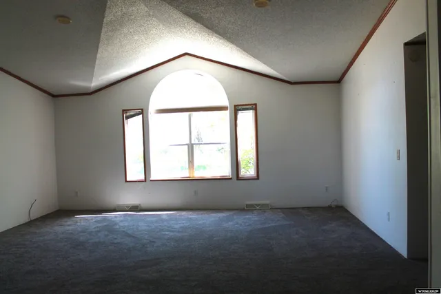 $380,000 | 387 South Missouri Road, Shoshoni, WY 82649