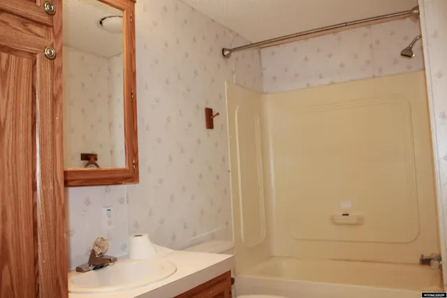 $380,000 | 387 South Missouri Road, Shoshoni, WY 82649