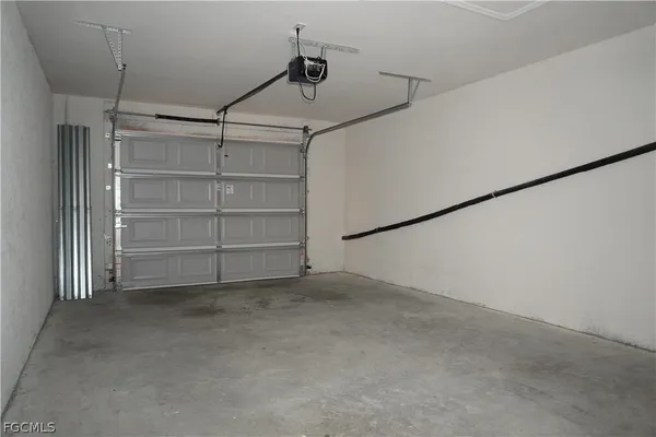 $1,800 | 4351 Country Club Boulevard, Cape Coral, FL 33904