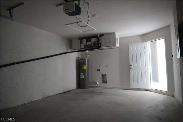 $1,800 | 4351 Country Club Boulevard, Cape Coral, FL 33904