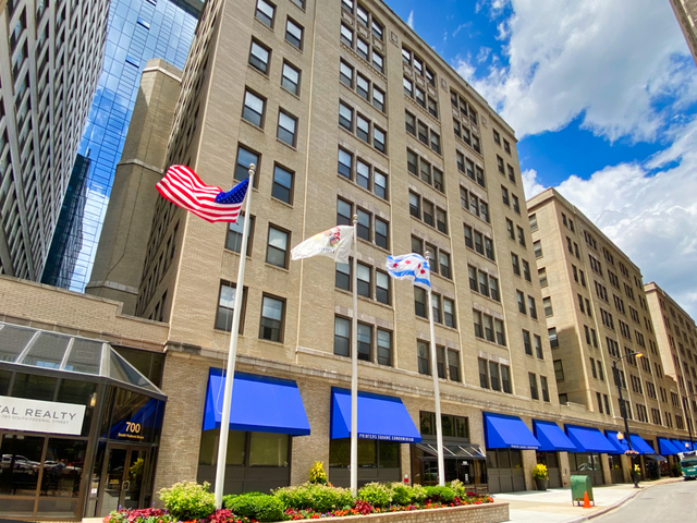680 South Federal Street, Unit 903 Chicago, IL 60605 - Photo 1 of 27 a front view of a building