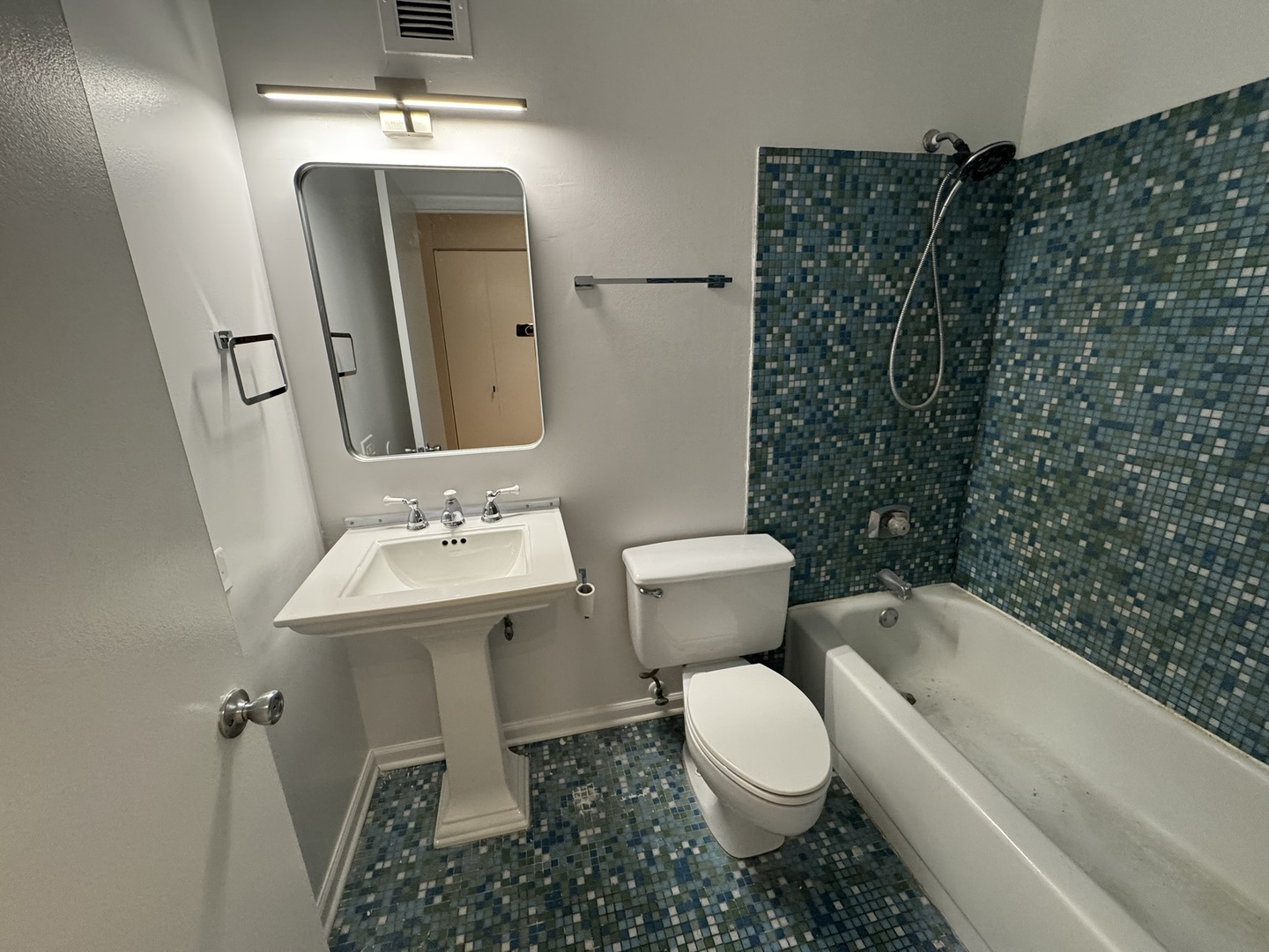 680 South Federal Street, Unit 903 Chicago, IL 60605 - Photo 14 of 27 a bathroom with a sink toilet and shower