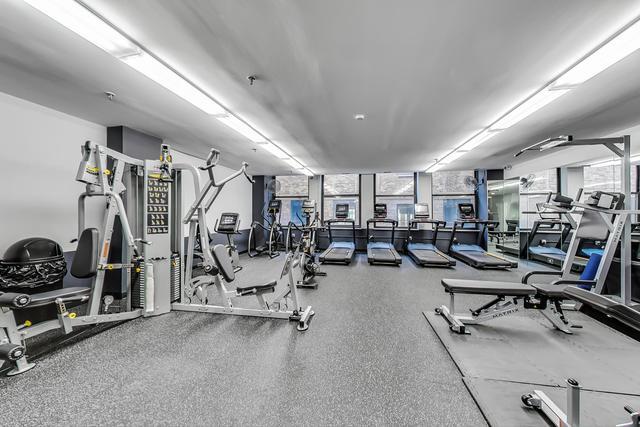 680 South Federal Street, Unit 903 Chicago, IL 60605 - Photo 19 of 27 a view of a room with gym equipment
