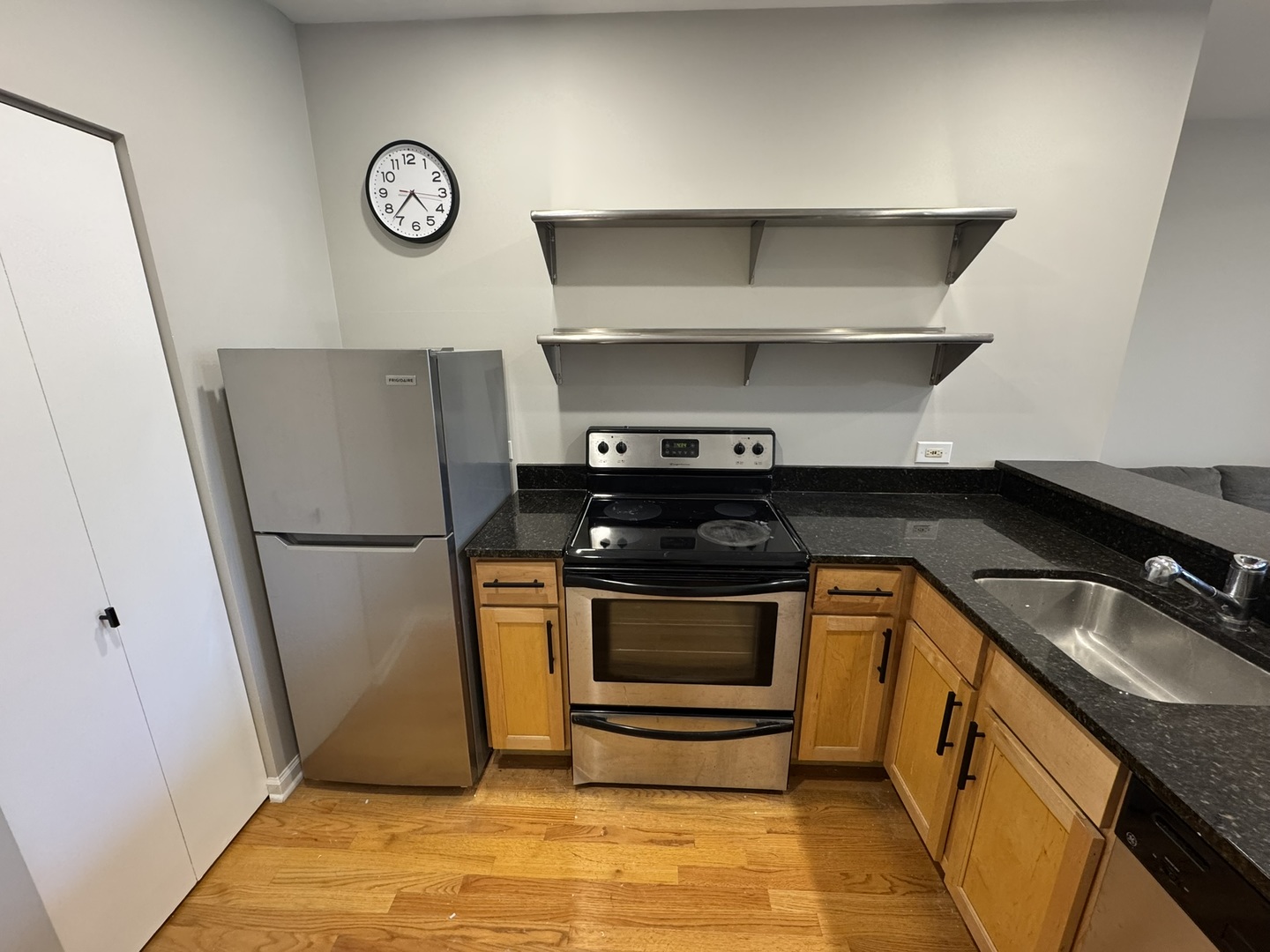 680 South Federal Street, Unit 903 Chicago, IL 60605 - Photo 3 of 27 a kitchen with stainless steel appliances a stove and a refrigerator