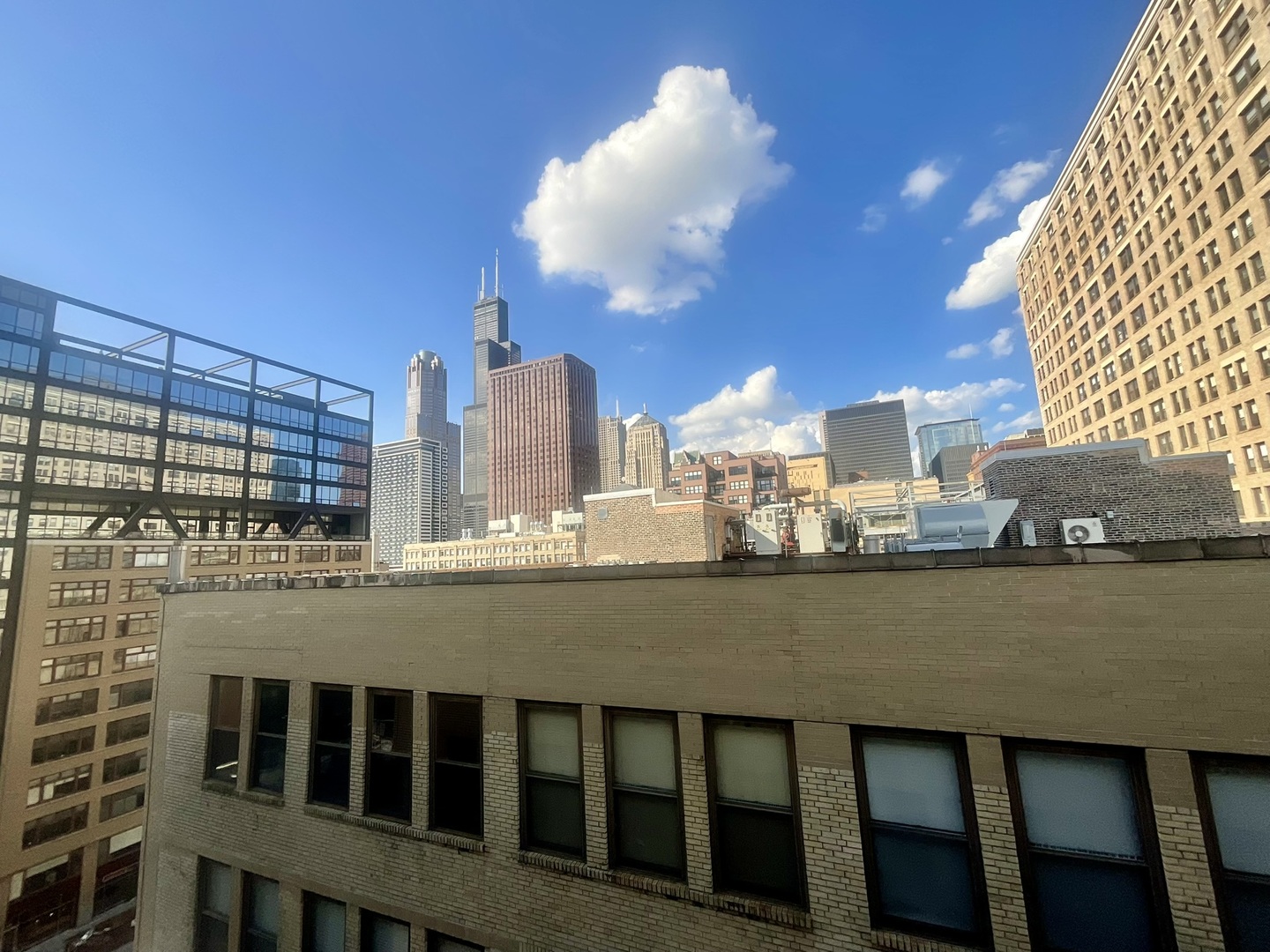 680 South Federal Street, Unit 903 Chicago, IL 60605 - Photo 9 of 27 a view of a balcony with city view