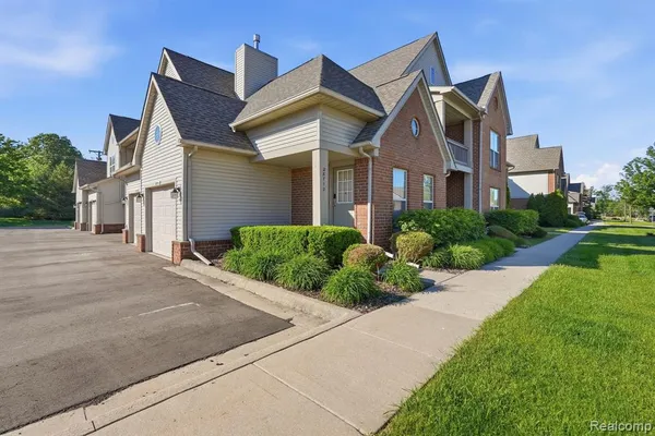 $230,000 | 28712 Sheffield Court, New Baltimore, MI 48047