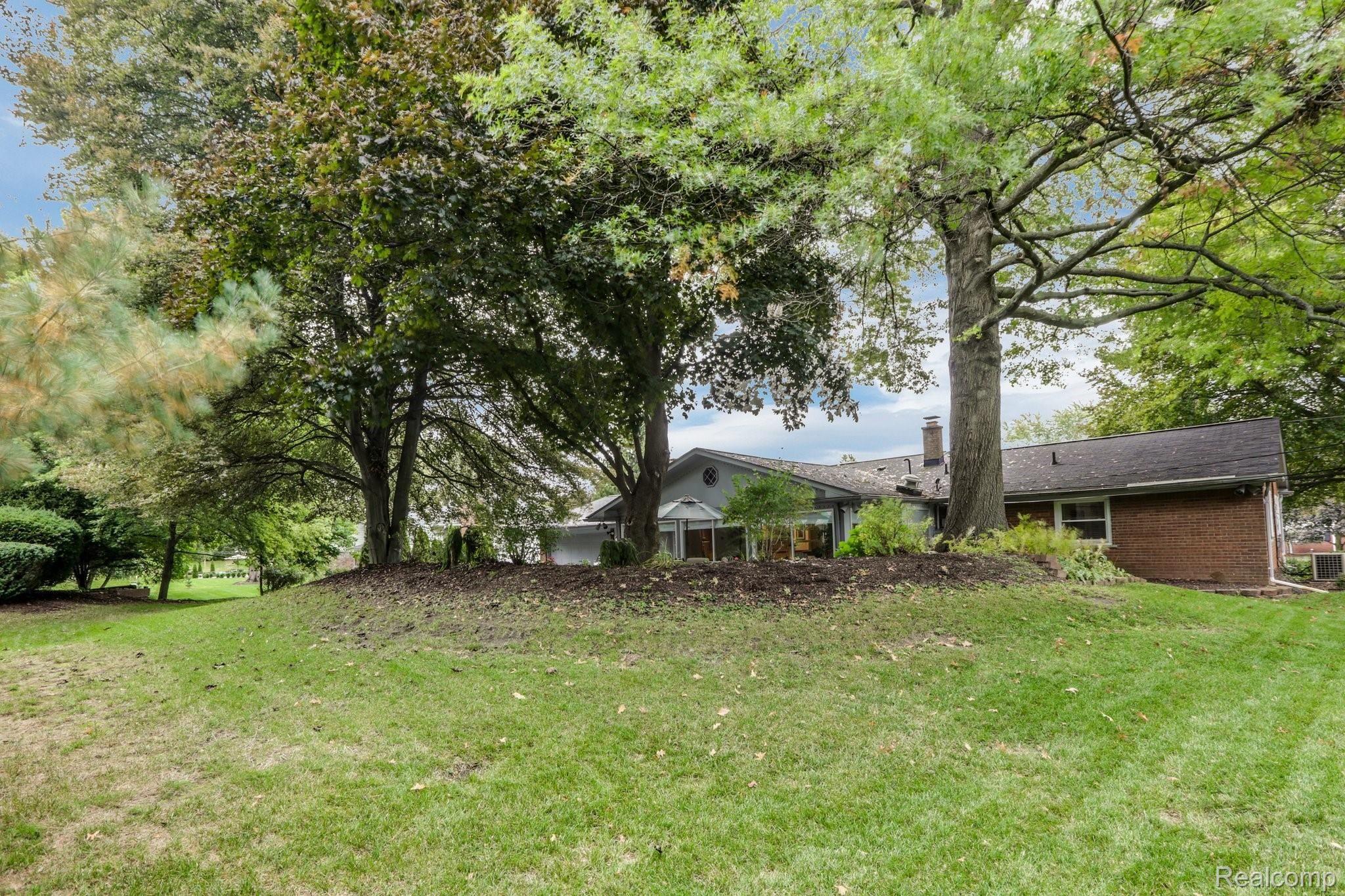 3760 Quarton Road Bloomfield Hills, MI 48302 - Photo 34 of 42 3760+Quarton+Rd+Bloomfield+Township-40-web.jpg