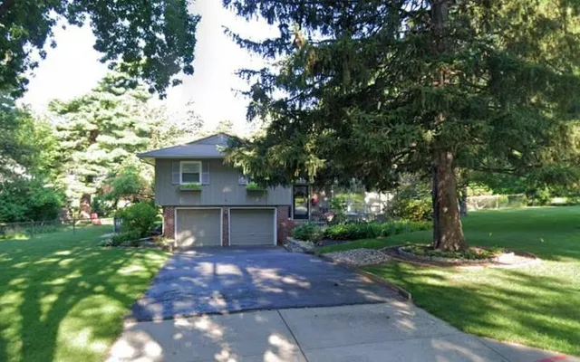 $520,000 | 9600 Belinder Road, Leawood, KS 66206