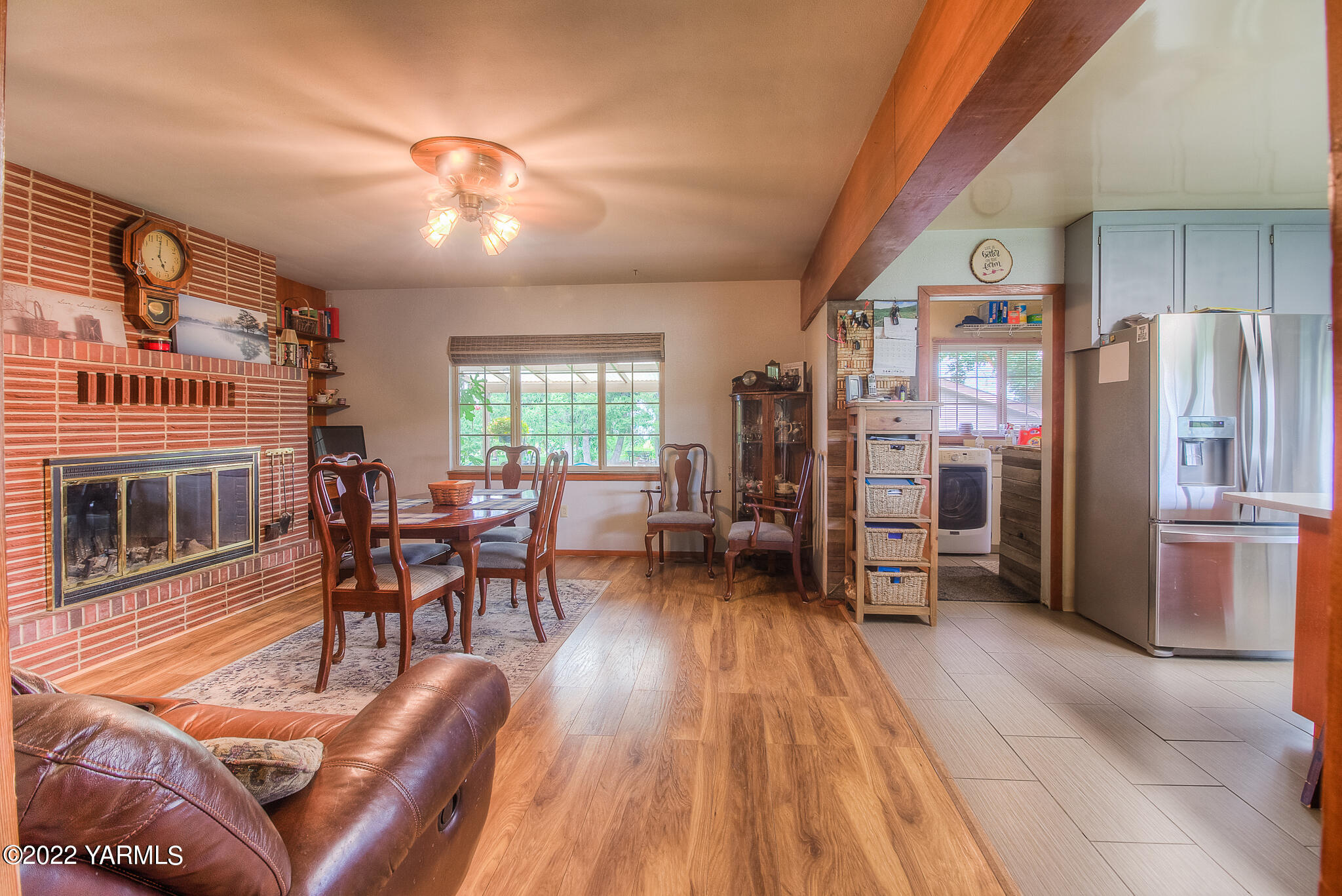 91 Linse Road Tieton, WA 98947 - Photo 14 of 35 Family Room and Kitchen