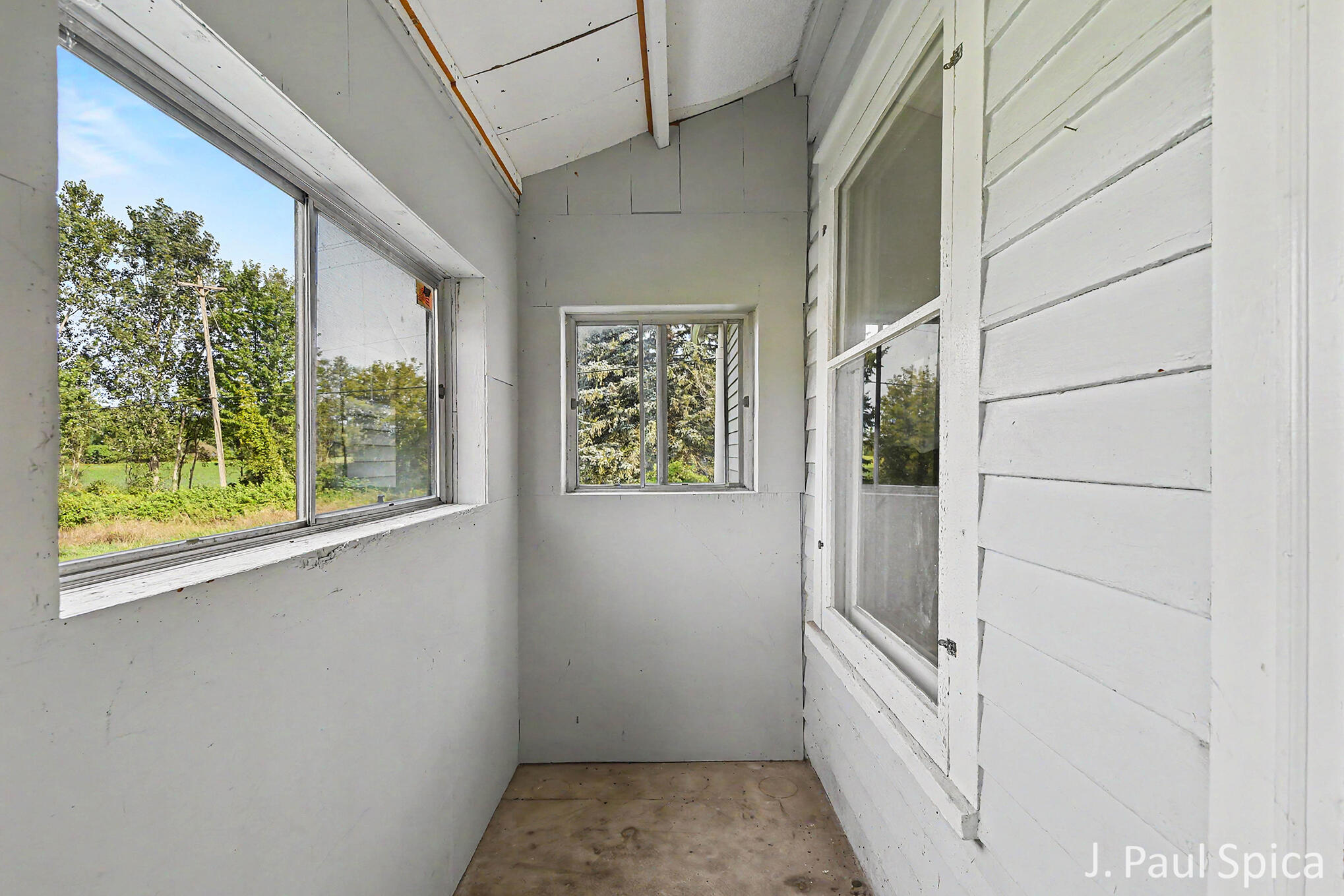 2235 17 Mile Road Kent City, MI 49330 - Photo 22 of 33 Breezeway