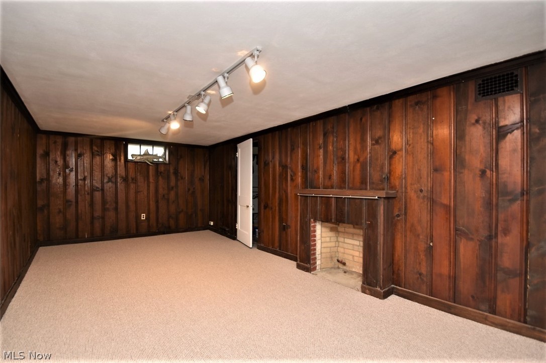 1231 Quilliams Road Cleveland, OH 44121 - Photo 18 of 21