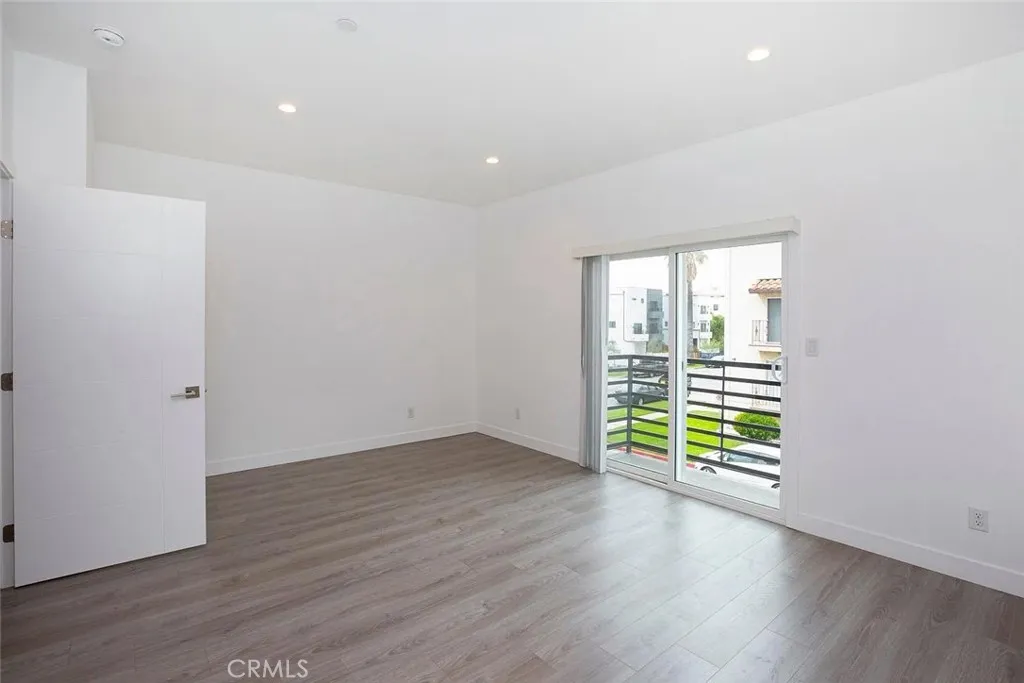 5024 Cleon Avenue North Hollywood, CA 91601 - Photo 11 of 22 an empty room with wooden floor and a window