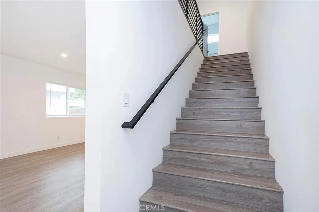 5024 Cleon Avenue North Hollywood, CA 91601 - Photo 17 of 22 a view of entryway