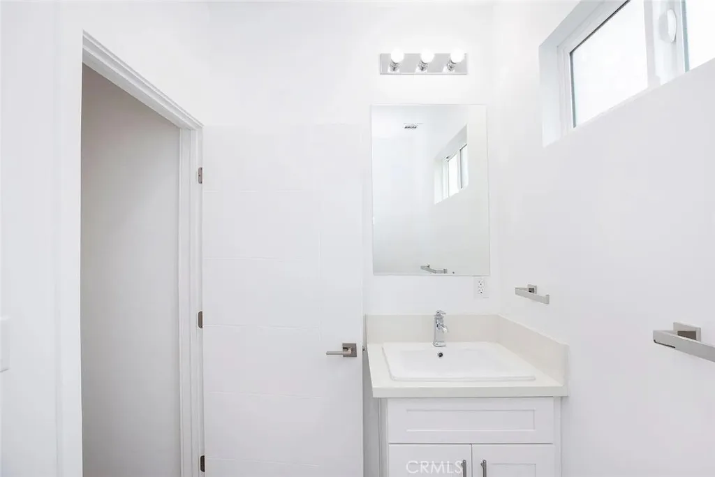 5024 Cleon Avenue North Hollywood, CA 91601 - Photo 18 of 22 a bathroom with a sink a mirror and vanity