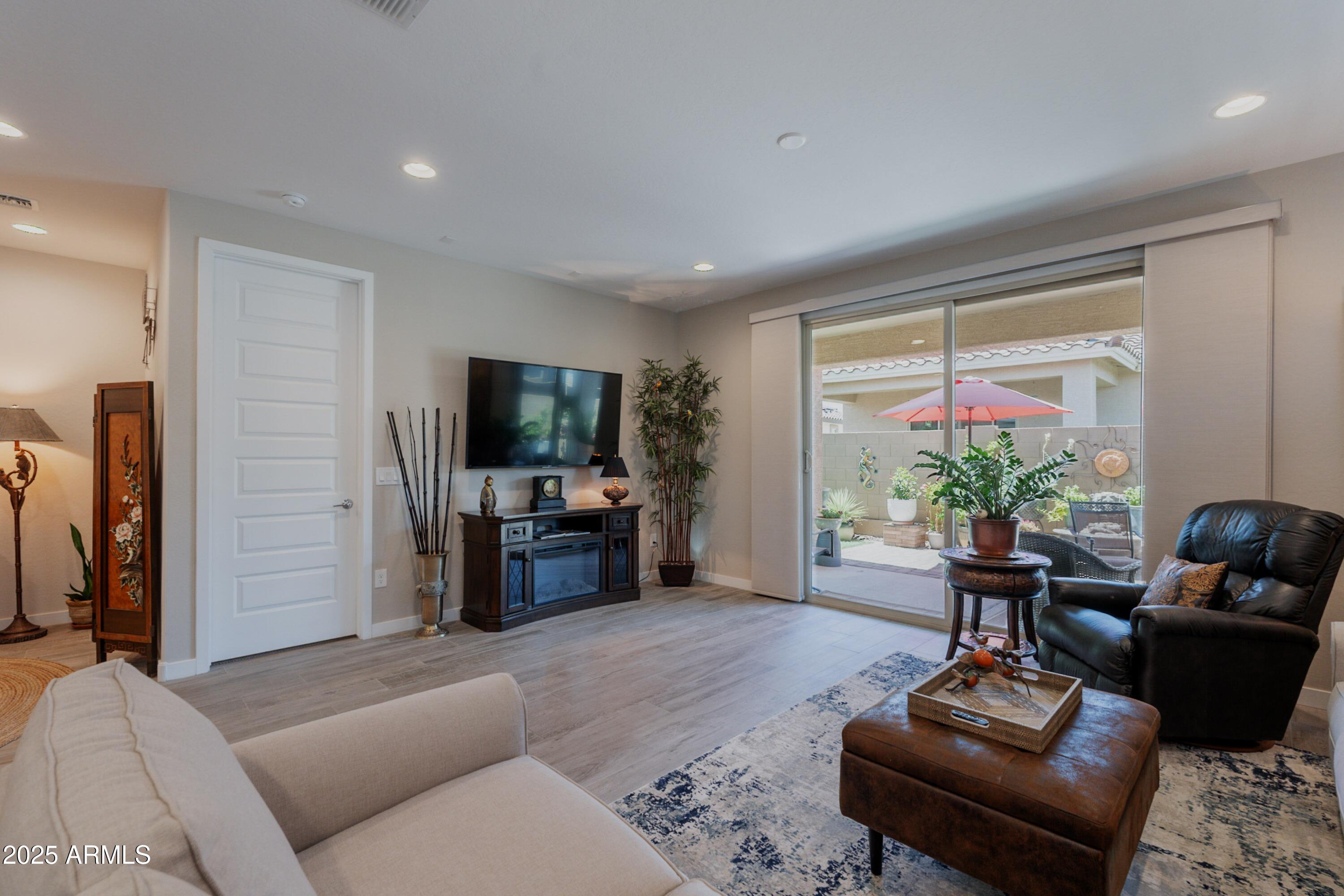 17219 West La Luz Road Surprise, AZ 85387 - Photo 22 of 46 004 Great Room 17219 W La Luz Rd