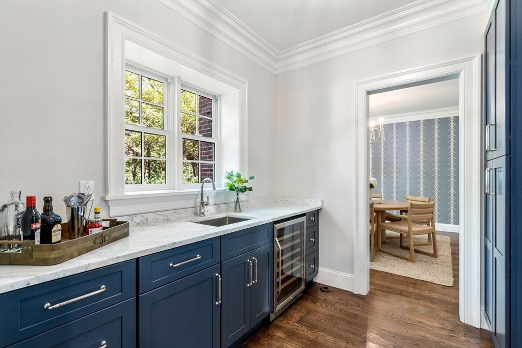 125 Lee Street Brookline, MA 02445 - Photo 8 of 38