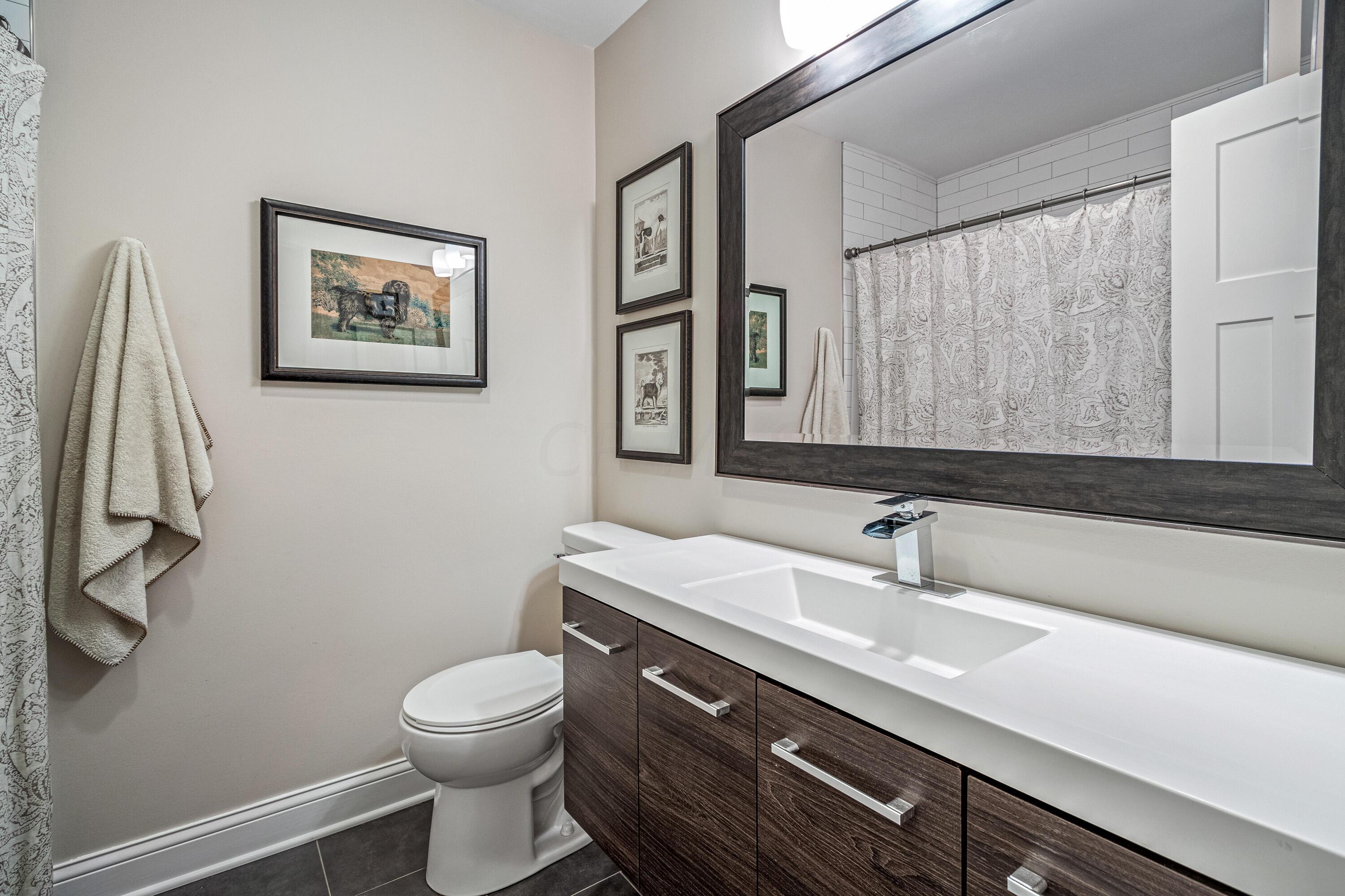 3399 Kirkham Road Columbus, OH 43221 - Photo 23 of 30 Full Bathroom