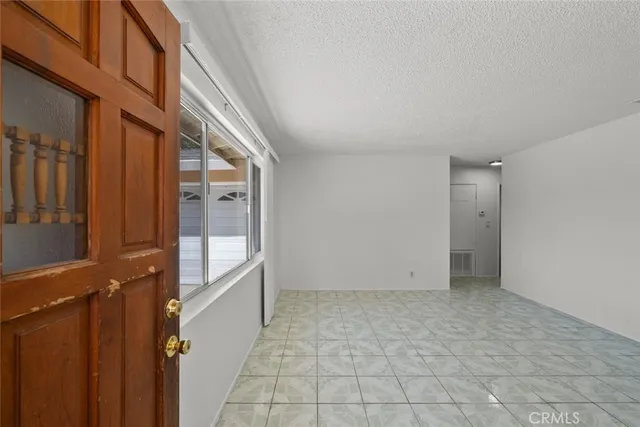 $2,550 | 329 East Ave R7, Palmdale, CA 93550