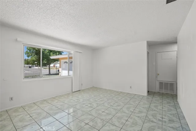 $2,550 | 329 East Ave R7, Palmdale, CA 93550