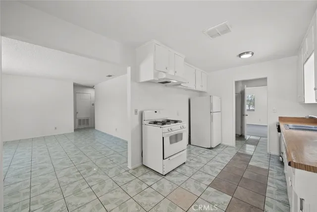 $2,550 | 329 East Ave R7, Palmdale, CA 93550