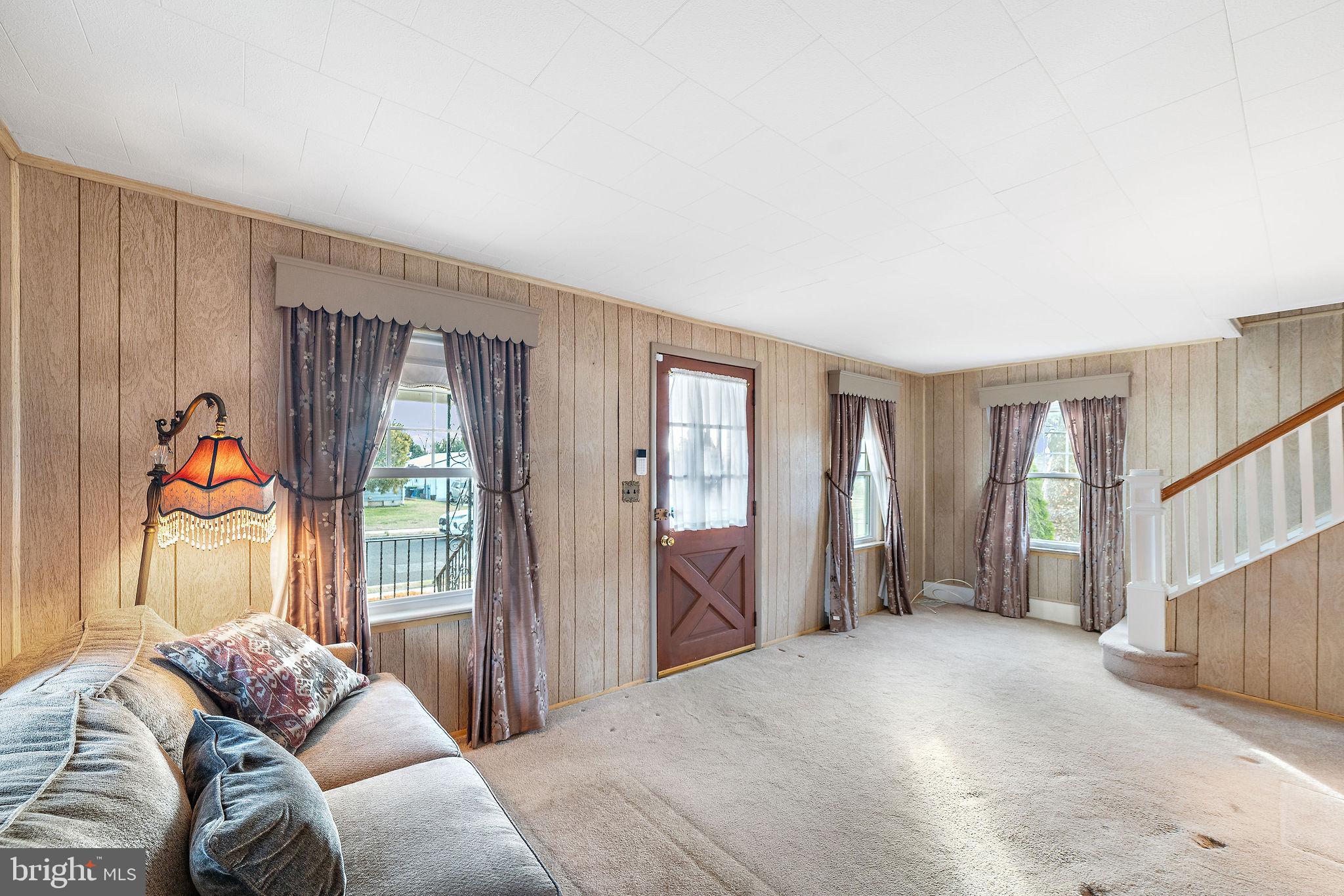 27 Cooper Avenue Clementon, NJ 08021 - Photo 6 of 22 living room