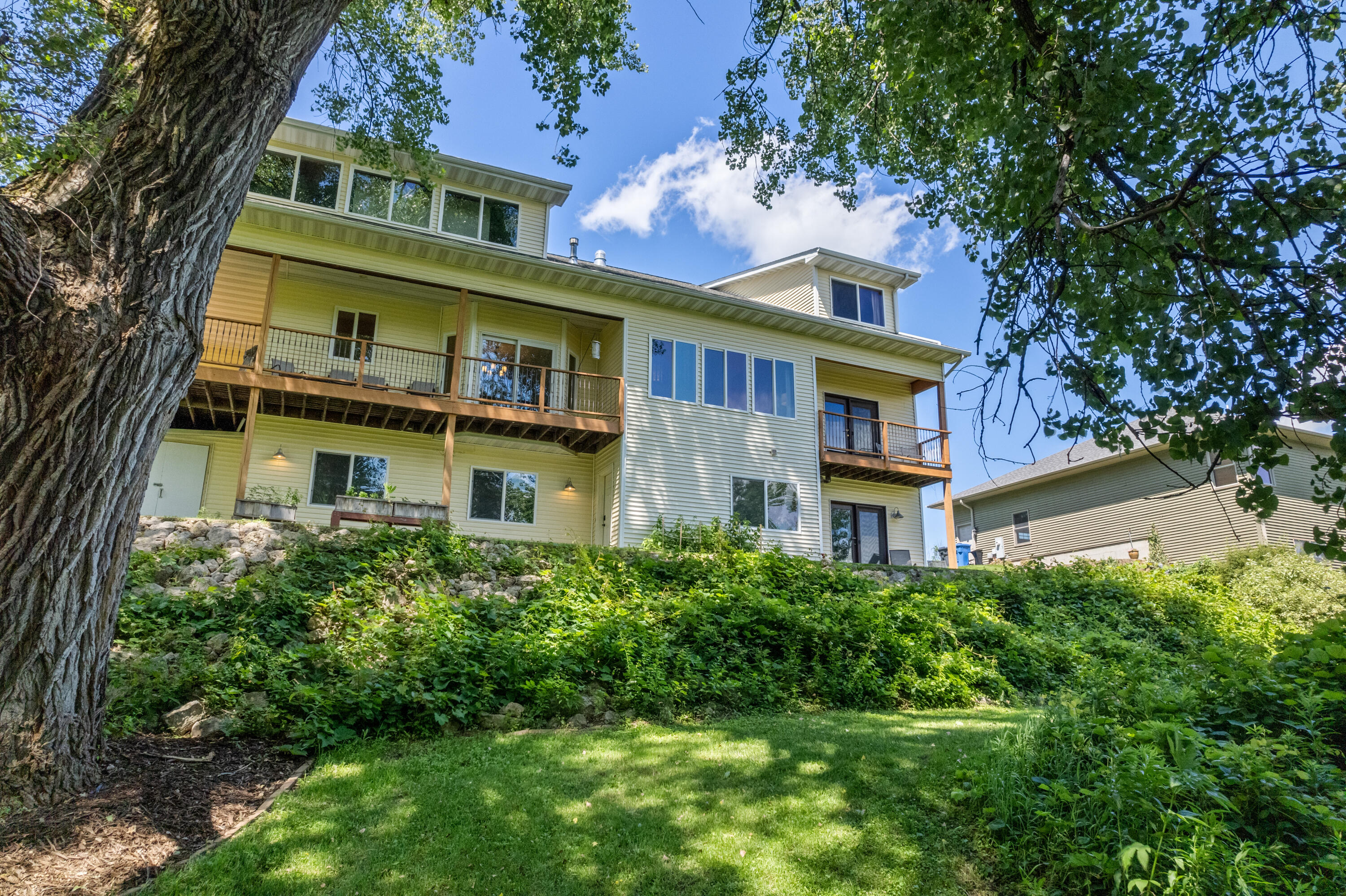 271 East Garvin Heights Road Winona, MN 55987 - Photo 4 of 54 04 back