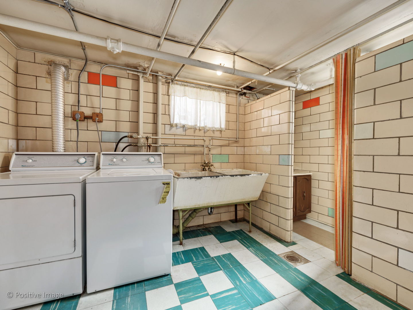 399 Longcommon Road Riverside, IL 60546 - Photo 22 of 25 a bathroom with a sink toilet and shower
