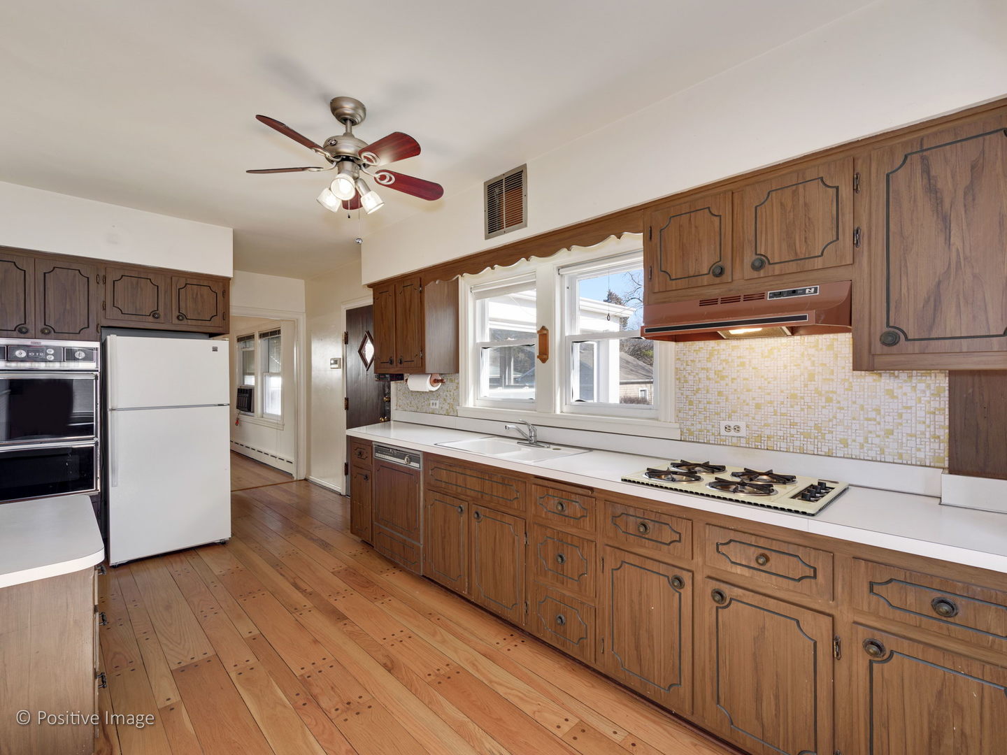 399 Longcommon Road Riverside, IL 60546 - Photo 9 of 25 a kitchen with granite countertop a stove cabinets and wooden floor