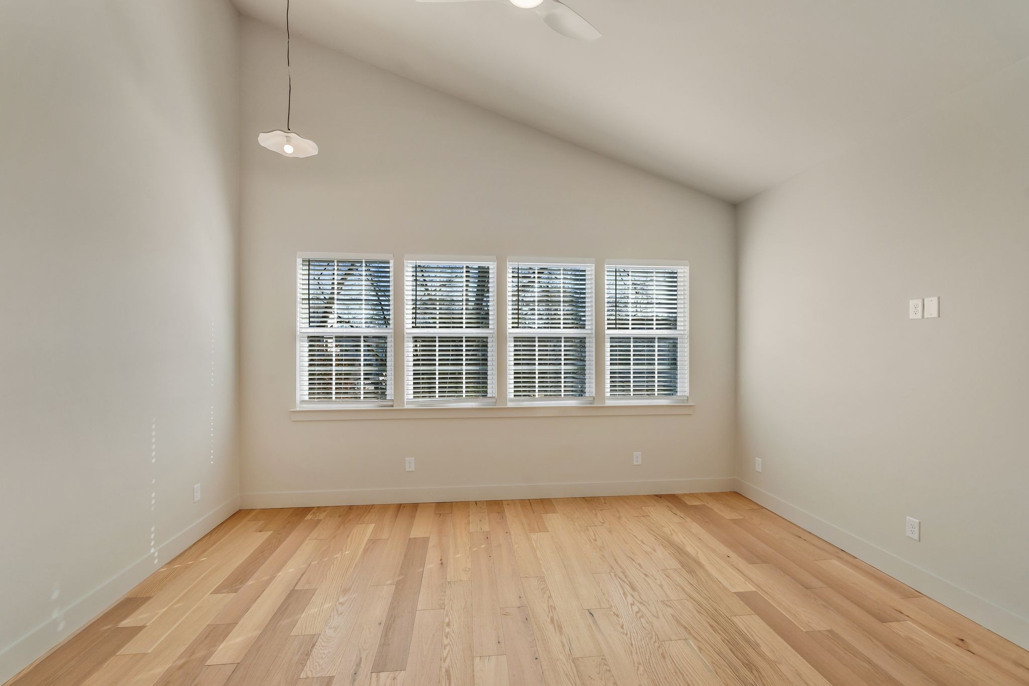 915 B Marilyn Road Nashville, TN 37209 - Photo 29 of 44 an empty room with a window