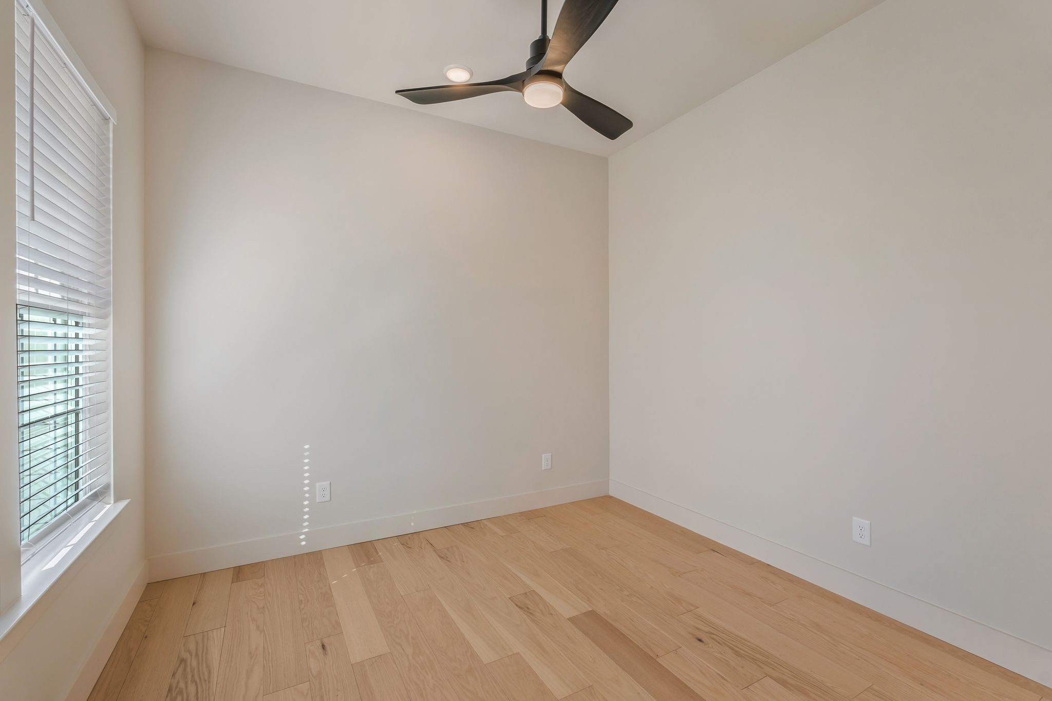 915 B Marilyn Road Nashville, TN 37209 - Photo 8 of 44 a view of an empty room with a window