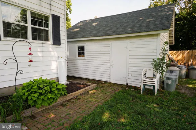 a view of a back yard of the house