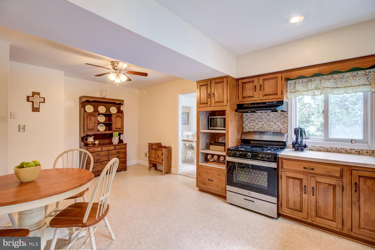 9 Evergreen Lane Hamilton, NJ 08690 - Photo 11 of 44 Large Eat In Kitchen