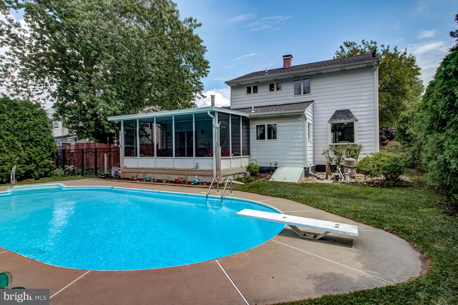 9 Evergreen Lane Hamilton, NJ 08690 - Photo 38 of 44 Pool Has Diving Board