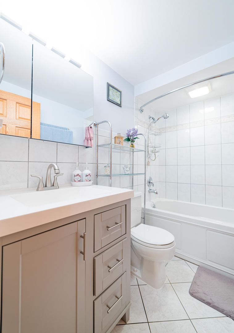 964 North Rohlwing Road, Unit 101A Addison, IL 60101 - Photo 5 of 19