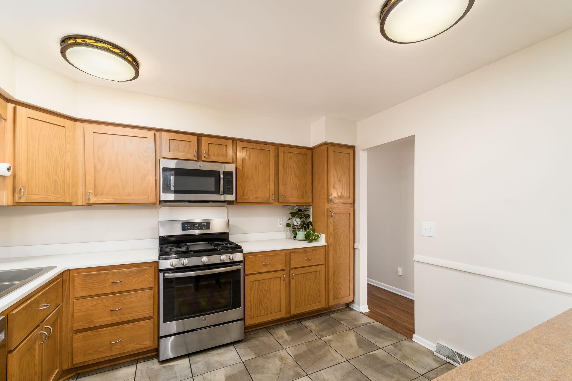 5137 Forestwood Road Columbus, OH 43229 - Photo 11 of 42 014_ Rd Columbus OH 43229 USA