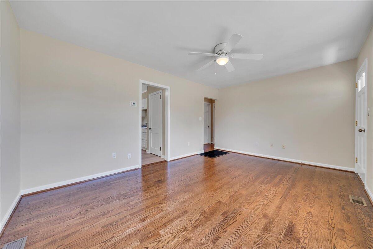 4933 Hildebrand Road Northwest Roanoke, VA 24012 - Photo 6 of 29 06-MIB04548