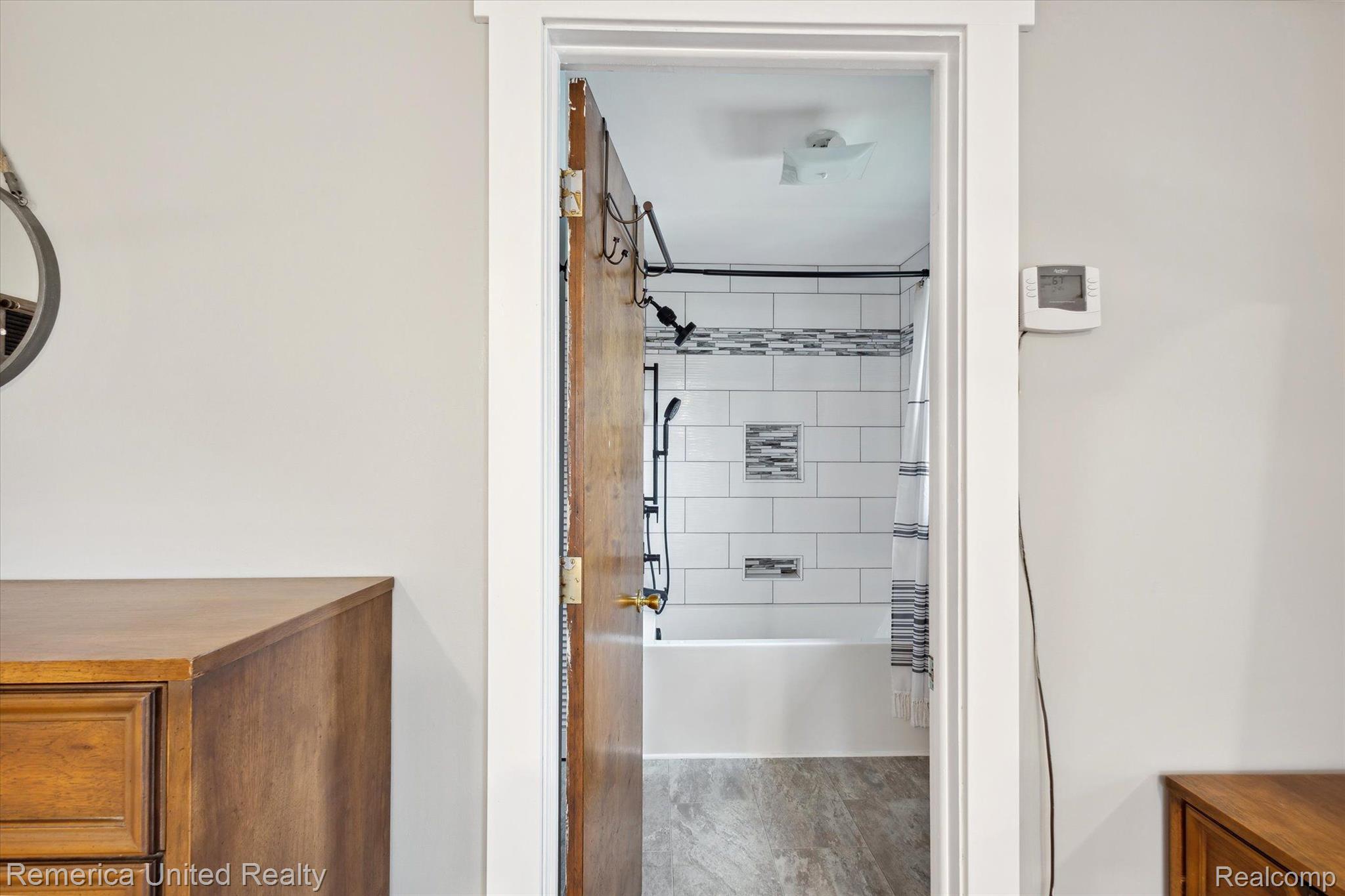 6051 Dutcher Road Howell, MI 48843 - Photo 18 of 42 Primary Entrance to Bathroom