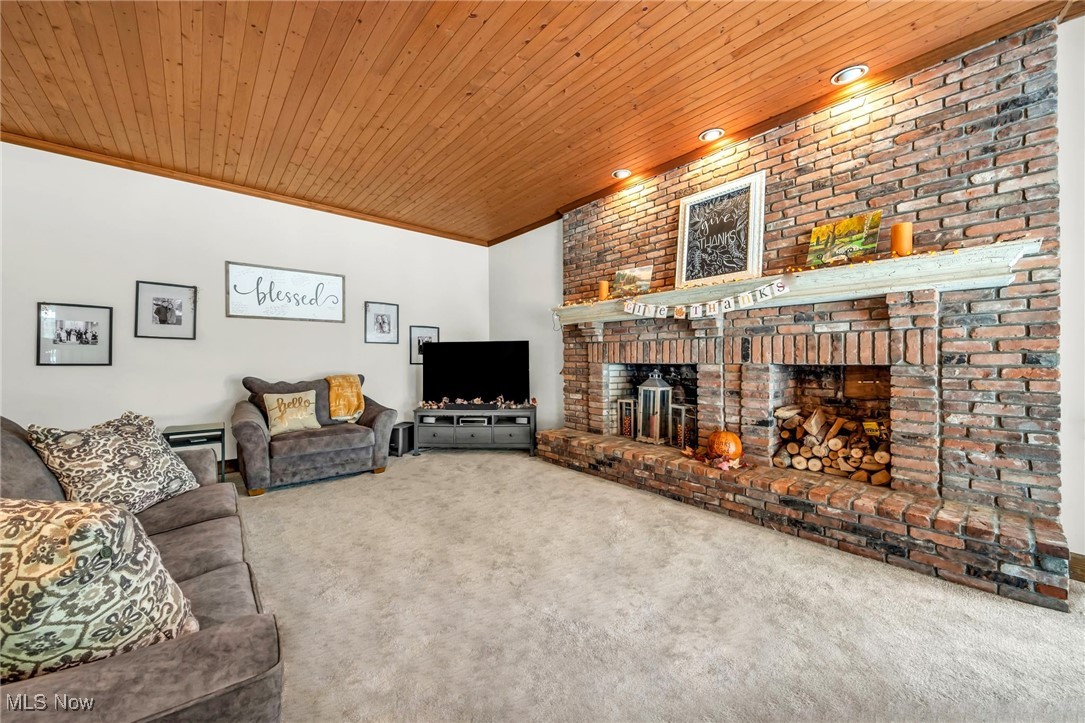 342 South Miller Road Akron, OH 44333 - Photo 12 of 44 Warm and welcoming Great Room is a favorite gathering space.