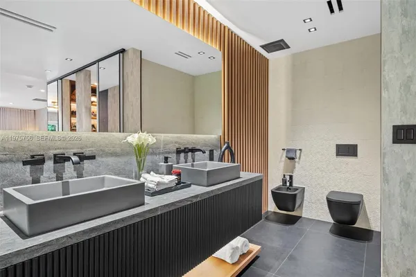 $42,500 | 4800 Bay Point Road, Miami, FL 33137