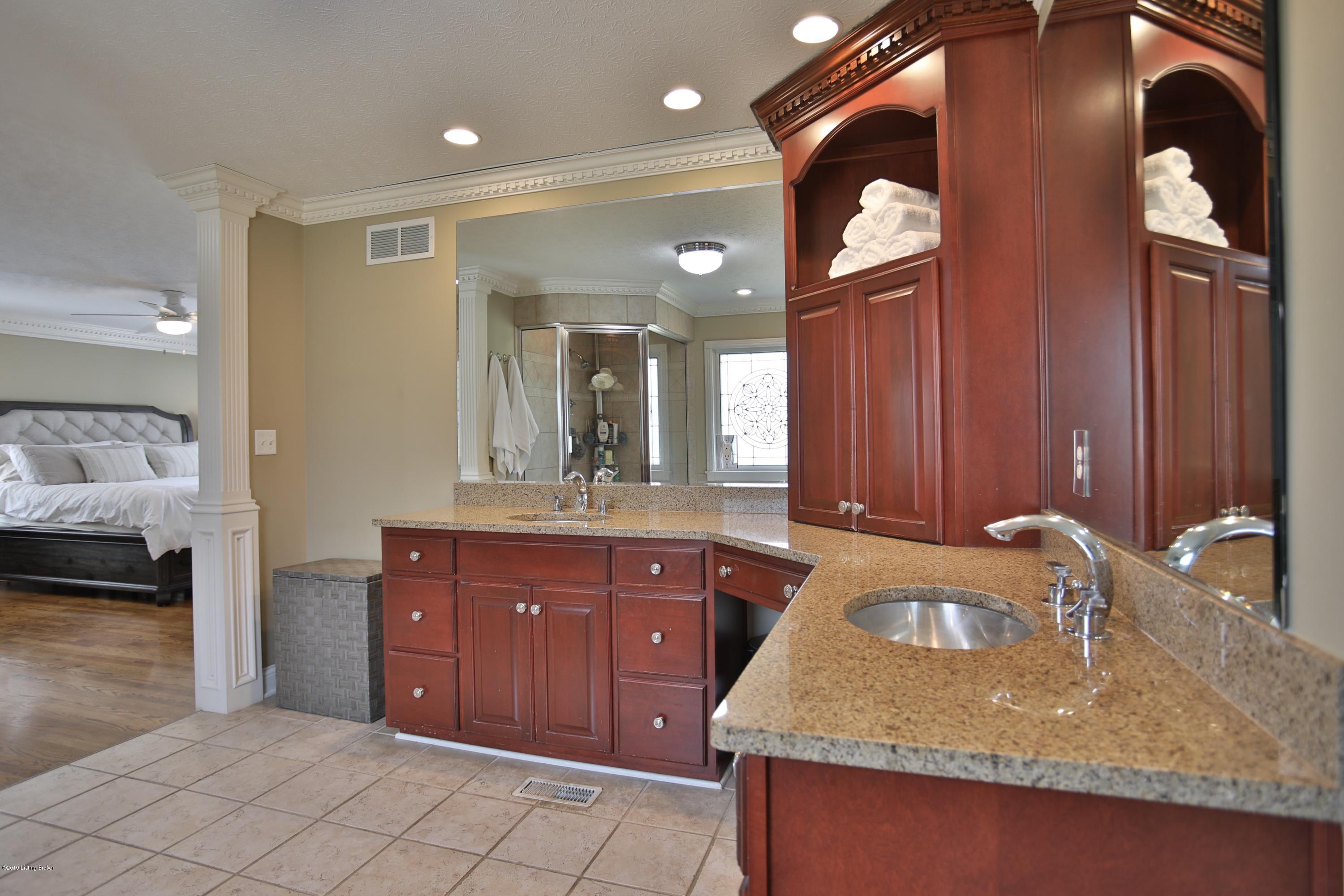 11505 Valley View Road Anchorage, KY 40223 - Photo 23 of 36 Master bath