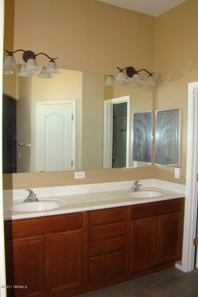 7146 West Oracle Ridge Trail Tucson, AZ 85743 - Photo 10 of 11 Gallery Image 10