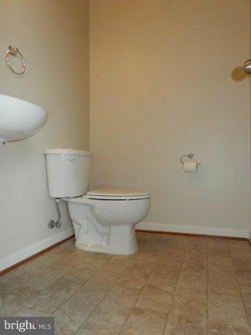 12910 Yellow Jacket Road Hagerstown, MD 21740 - Photo 13 of 30 Main Level Half Bath