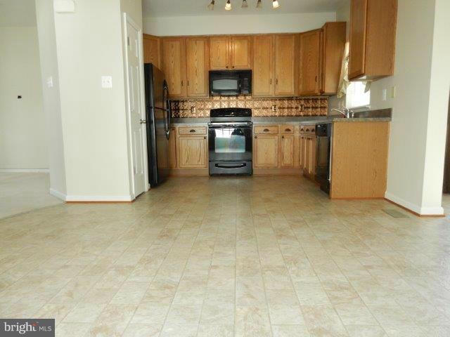 12910 Yellow Jacket Road Hagerstown, MD 21740 - Photo 14 of 30 Eat In Kitchen