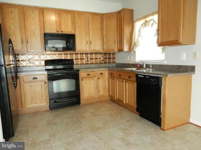 12910 Yellow Jacket Road Hagerstown, MD 21740 - Photo 15 of 30 Eat In Kitchen