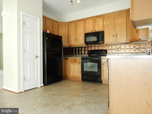 12910 Yellow Jacket Road Hagerstown, MD 21740 - Photo 16 of 30 Eat In Kitchen