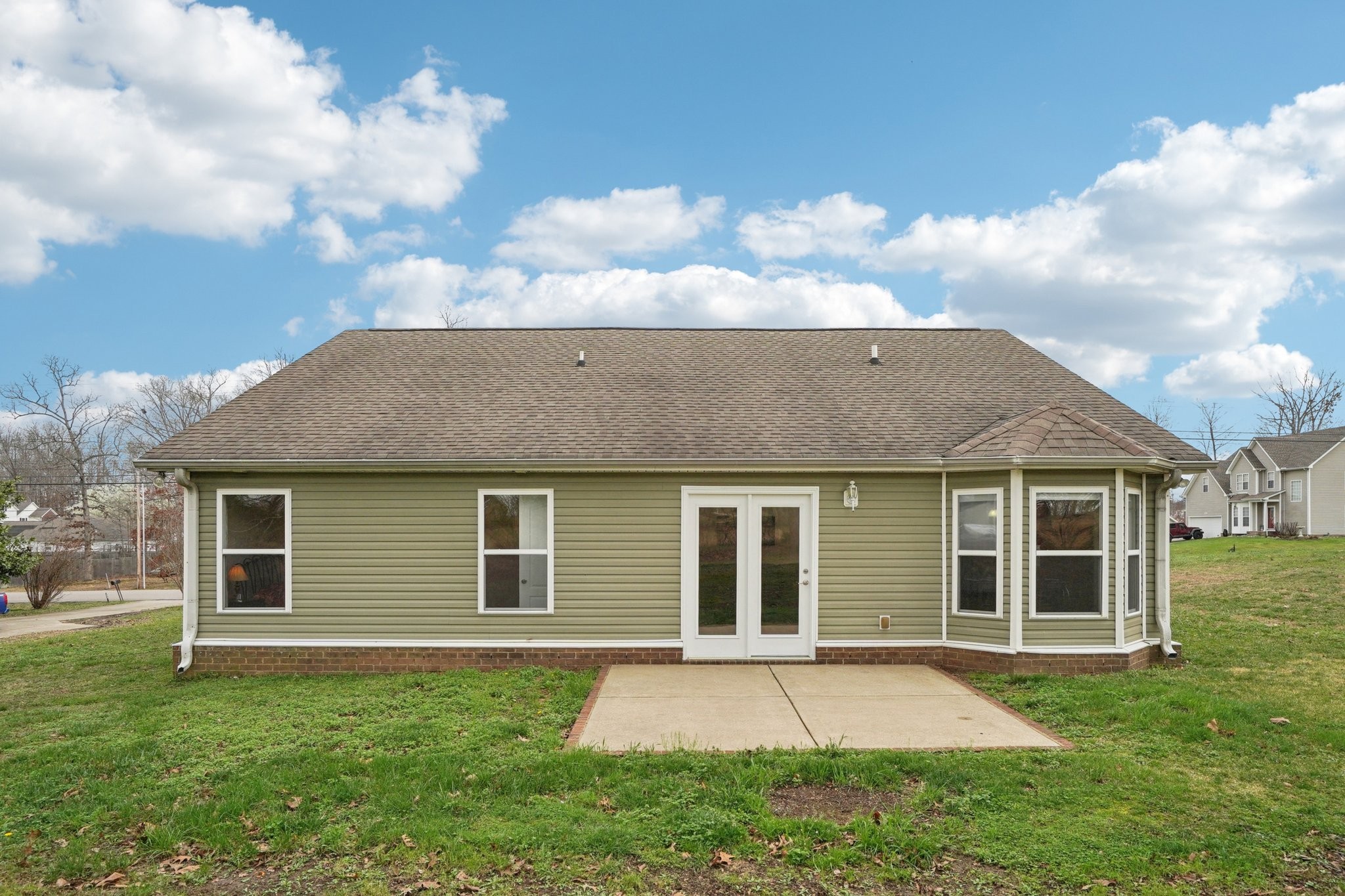 206 Hickory Pointe Dickson, TN 37055 - Photo 26 of 28 a backyard of a house with table and chairs